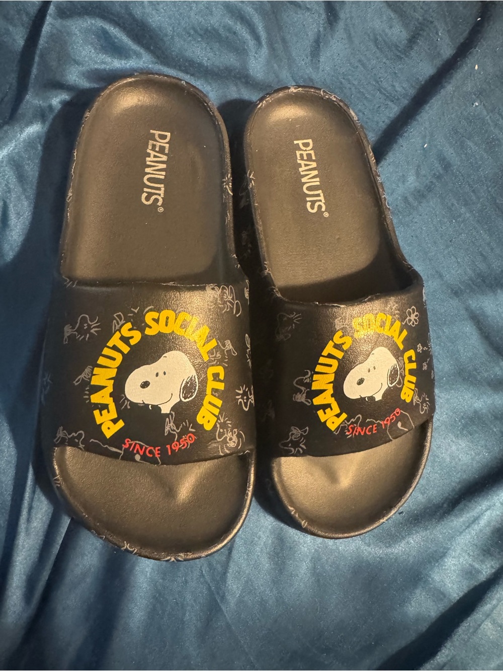 Women’s Size 9 Peanuts Snoopy Black Slides Shoes